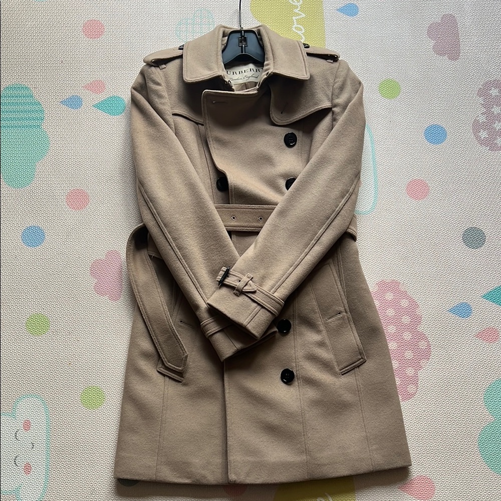 Burberry Women's Beige Double-Breasted Trench Coat